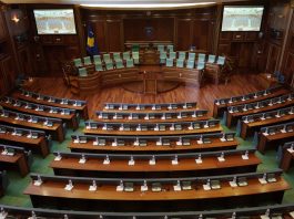 Nis mbledhja e nënshkrimeve nga deputetët për zhbërjen e Gjykatës Speciale