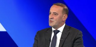 Daut Haradinaj thotë se një bashkëpunëtor i Serbisë u takua në Dubai: “E di që AKI-ja po e ndjek”