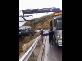 Aksident i rëndë në rrugën Podujevë – Prishtinë, vetura përfundon në kanal (Video)
